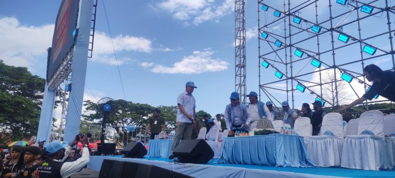 Pesta Rakyat Berkah Part I, ASR-Hugua Disambut Meriah oleh Ribuan Simpatisan di Kendari